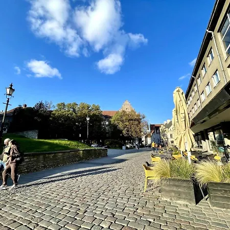 Heart Of The Old Town - Space, Views & Comfort *