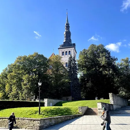 Heart Of The Old Town - Space, Views & Comfort Apartman
