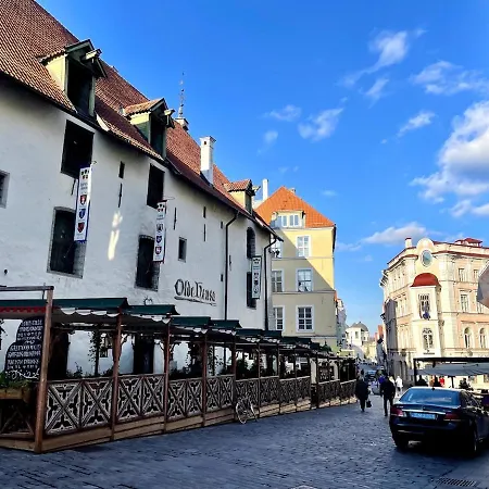 Heart Of The Old Town - Space, Views & Comfort *